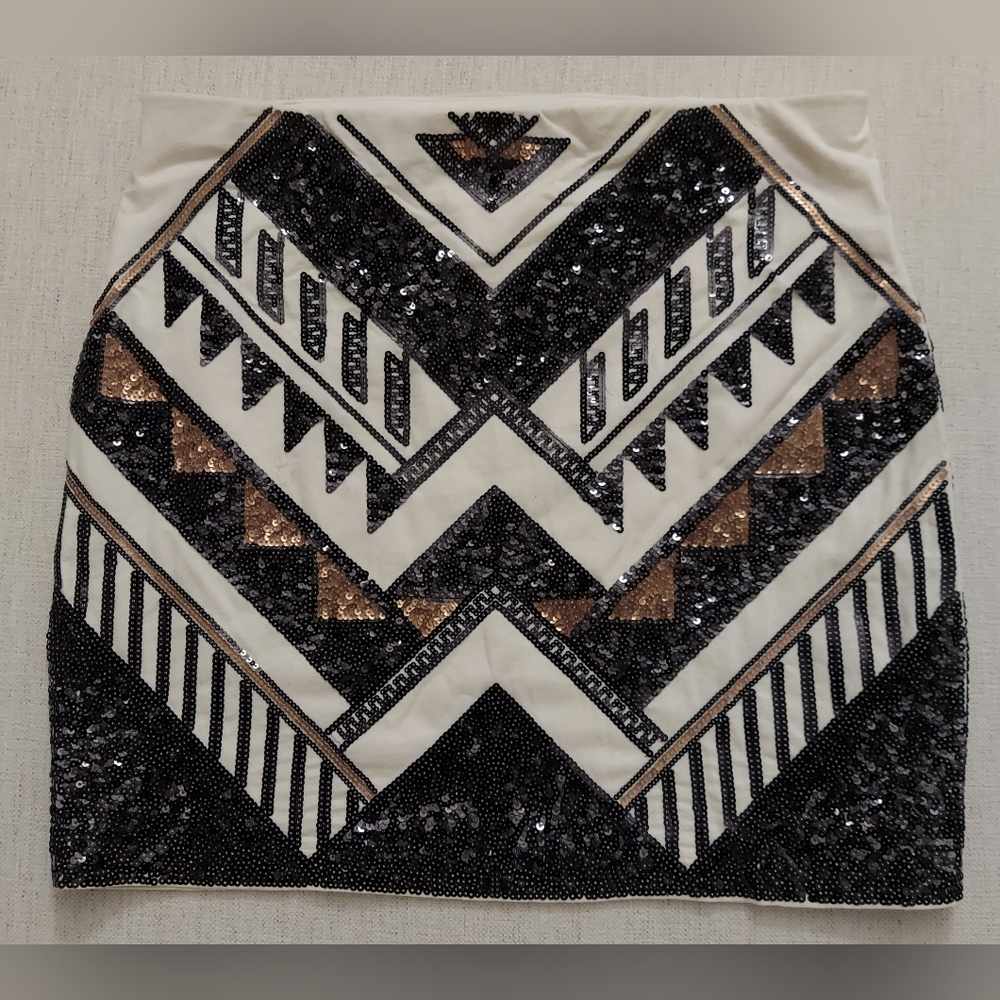 Express Mini Skirt with Black & Gold Sequin Geo Pattern. Size Medium. SK-513